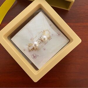 Elk Gold and Pearl Earrings